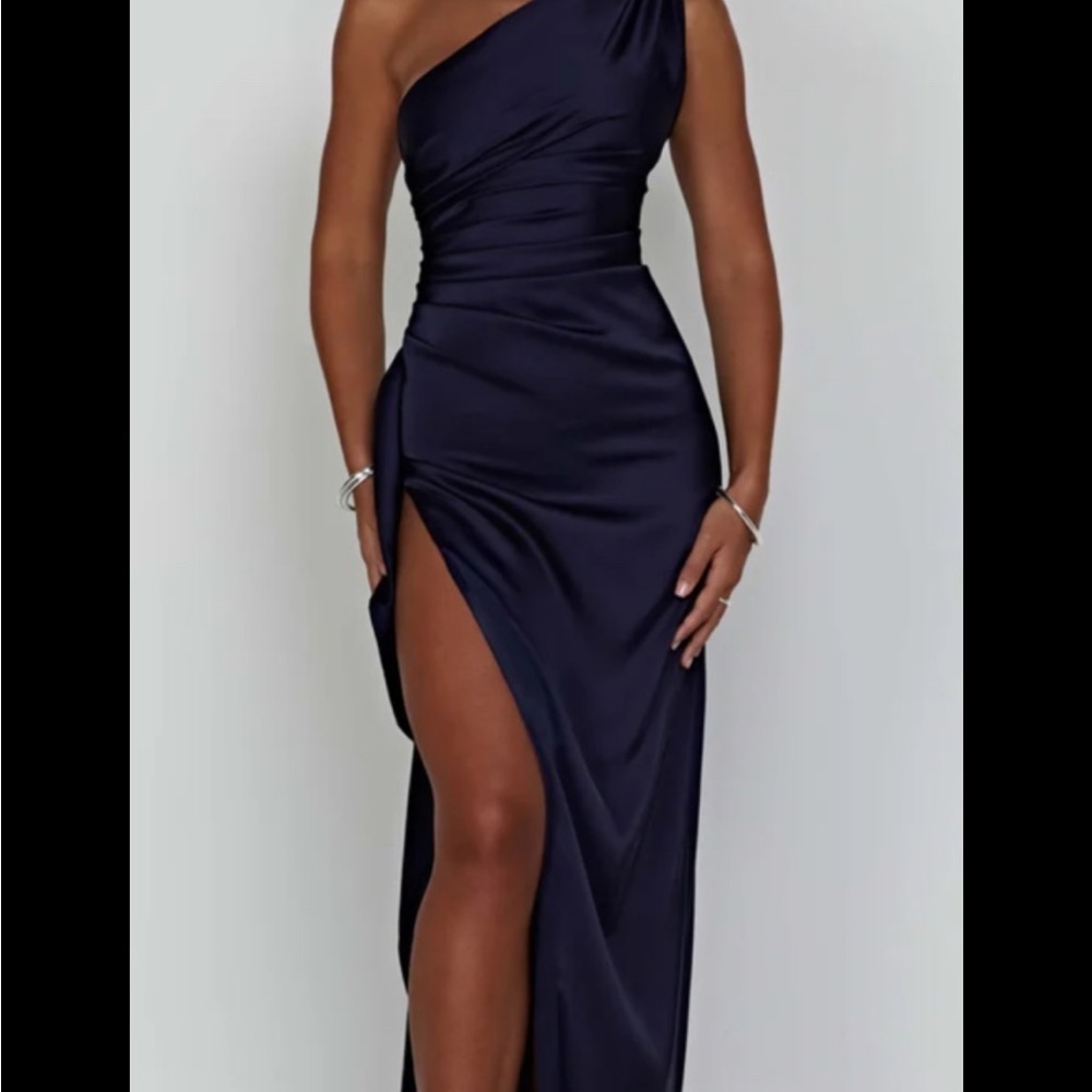 Elegant Navy One-Shoulder Maxi Dress - Picture 4 of 16